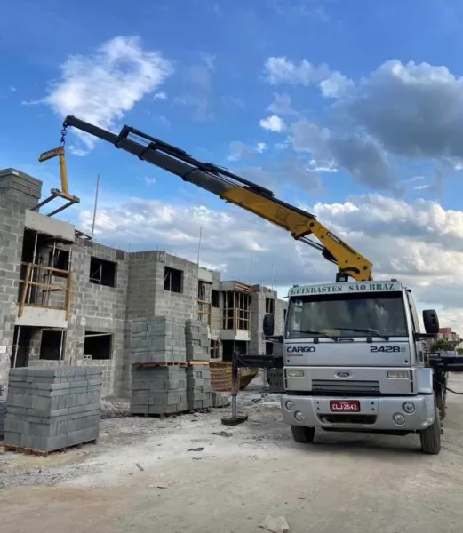 Aluguel de guindaste para construção civil Curitiba